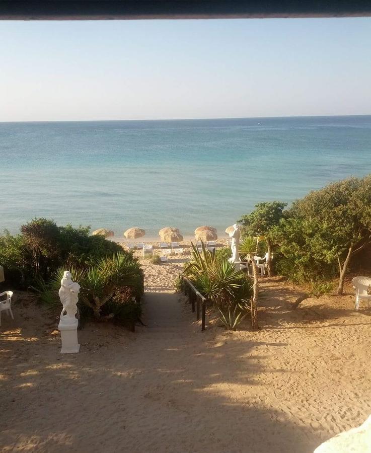 Hotel Caraibisiaco Sul Mare San Pietro in Bevagna Bagian luar foto