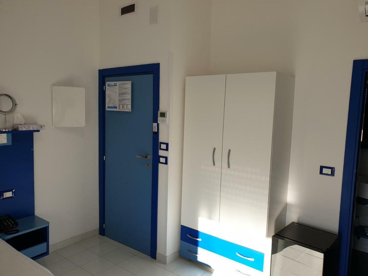 Hotel Caraibisiaco Sul Mare San Pietro in Bevagna Bagian luar foto
